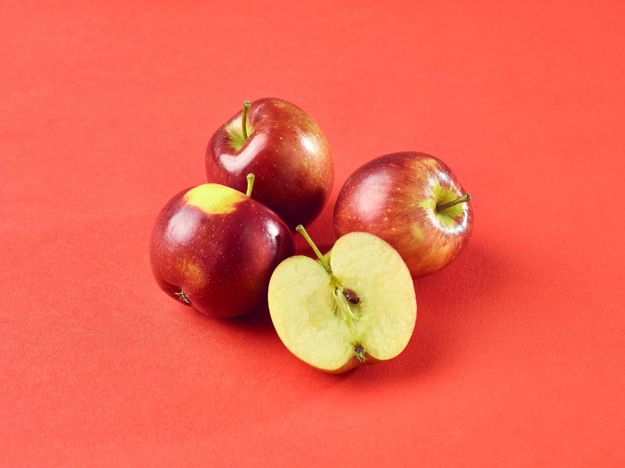 British Braeburn Apple (Part Of The British Bi Coloured Apple Autumn Range)